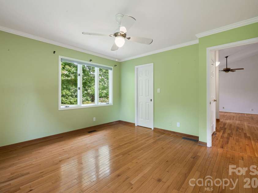 2 Jaks Ridge Drive, Asheville, NC 28805.  MLS# CAR4402090, YatesRealty ID 38169. 