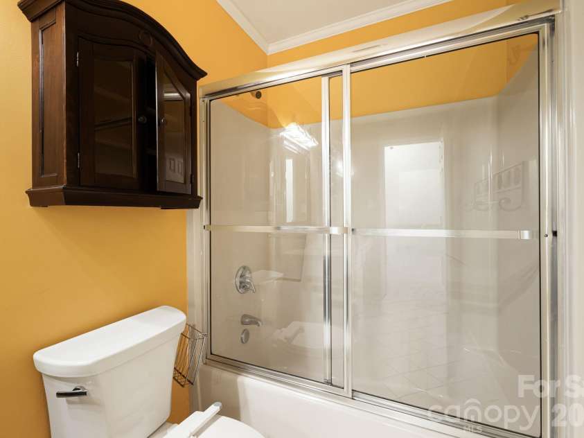 2 Jaks Ridge Drive, Asheville, NC 28805.  MLS# CAR4402090, YatesRealty ID 38169. 