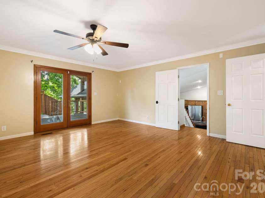 2 Jaks Ridge Drive, Asheville, NC 28805.  MLS# CAR4402090, YatesRealty ID 38169. 