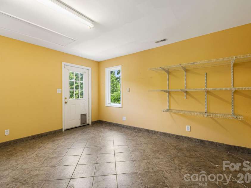 2 Jaks Ridge Drive, Asheville, NC 28805.  MLS# CAR4402090, YatesRealty ID 38169. 