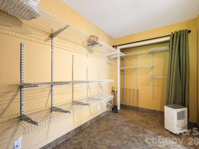 2 Jaks Ridge Drive, Asheville, NC 28805.  MLS# CAR4402090, YatesRealty ID 38169. 