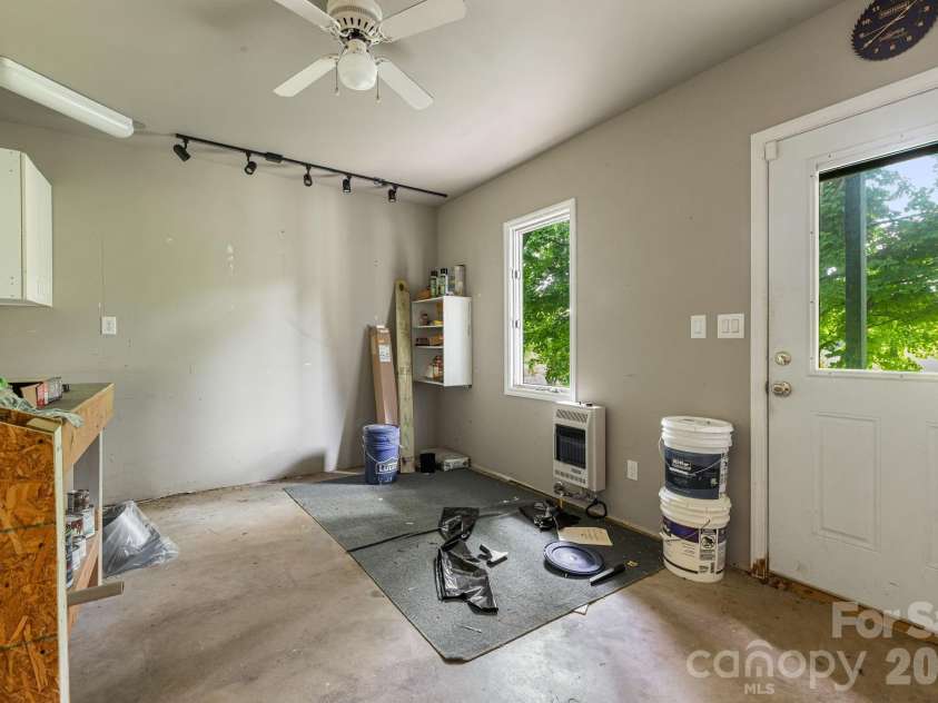 2 Jaks Ridge Drive, Asheville, NC 28805.  MLS# CAR4402090, YatesRealty ID 38169. 
