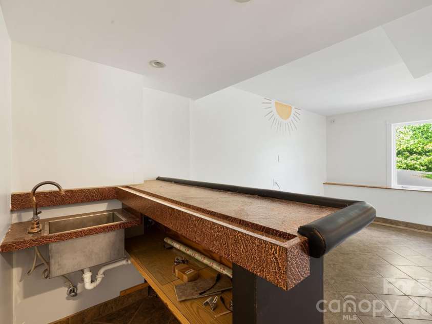 2 Jaks Ridge Drive, Asheville, NC 28805.  MLS# CAR4402090, YatesRealty ID 38169. 