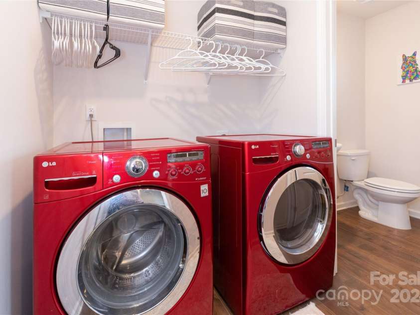 39 Benedict Lane, Weaverville, NC 28787.  MLS# CAR4208011, YatesRealty ID 3817. Laundry Room