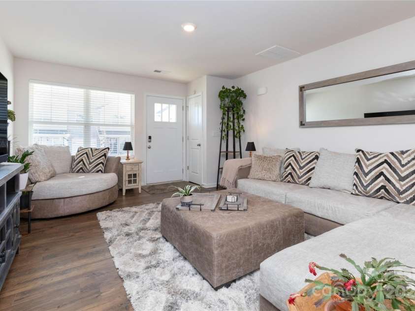 39 Benedict Lane, Weaverville, NC 28787.  MLS# CAR4208011, YatesRealty ID 3817. Living Room