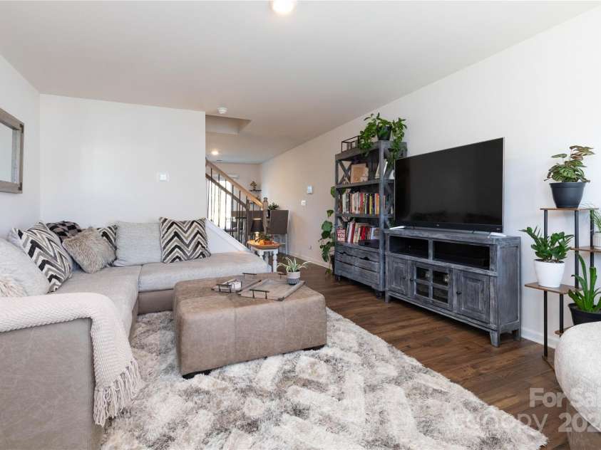 39 Benedict Lane, Weaverville, NC 28787.  MLS# CAR4208011, YatesRealty ID 3817. Living Room