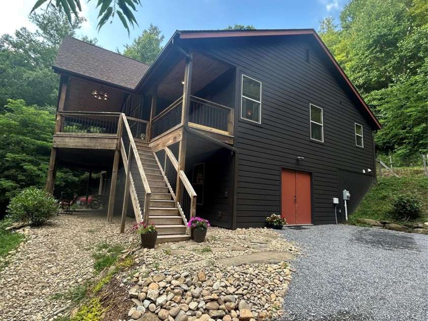77 E Lake Dr East Lake Drive, Fairview, NC 28730.  MLS# CAR4405449, YatesRealty ID 38171. 