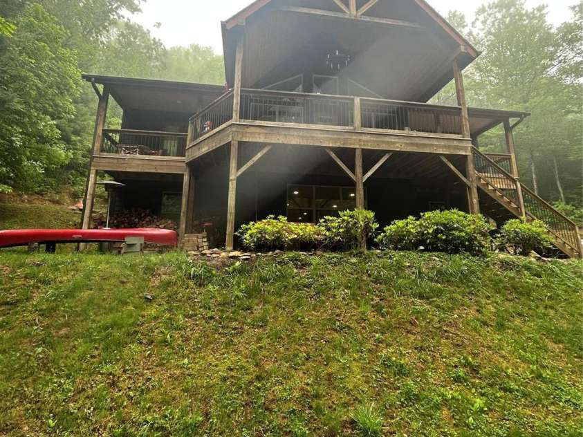 77 E Lake Dr East Lake Drive, Fairview, NC 28730.  MLS# CAR4405449, YatesRealty ID 38171. 