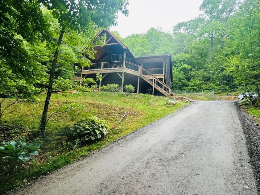 77 E Lake Dr East Lake Drive, Fairview, NC 28730.  MLS# CAR4405449, YatesRealty ID 38171. 