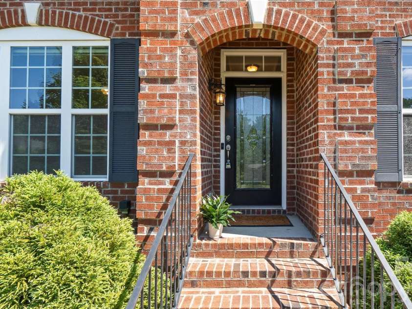 436 Longhorn Drive, Rock Hill, SC 29732.  MLS# CAR4383587, YatesRealty ID 38173. Front Entryway