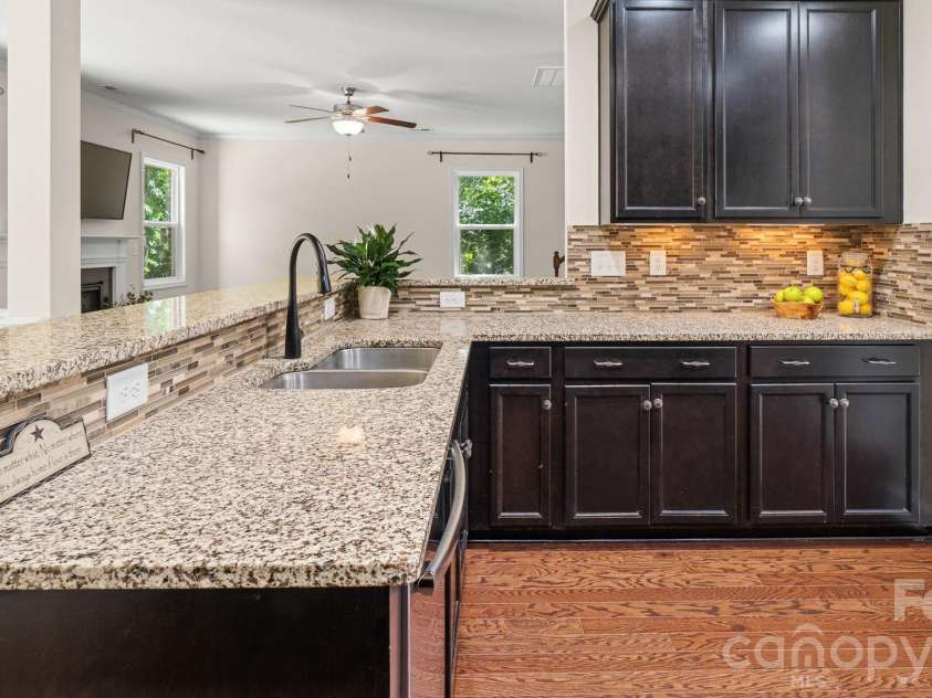 436 Longhorn Drive, Rock Hill, SC 29732.  MLS# CAR4383587, YatesRealty ID 38173. Kitchen 12x13
