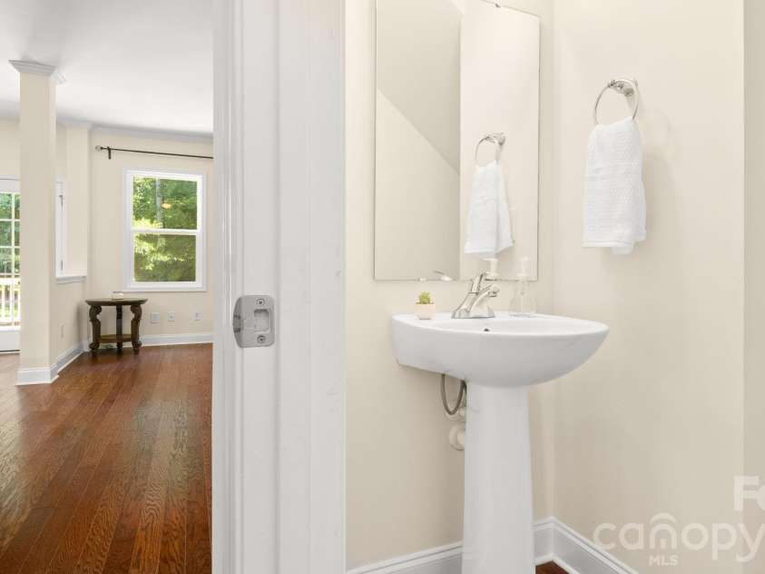 436 Longhorn Drive, Rock Hill, SC 29732.  MLS# CAR4383587, YatesRealty ID 38173. Main Floor Half Bath 6x5