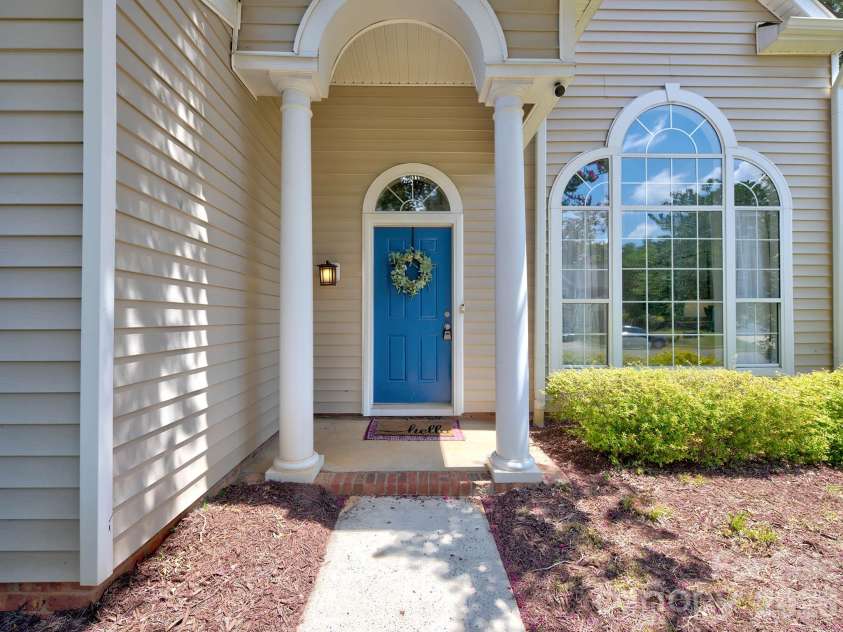 11206 Longhedge Lane, Charlotte, NC 28273.  MLS# CAR4402153, YatesRealty ID 38175. 