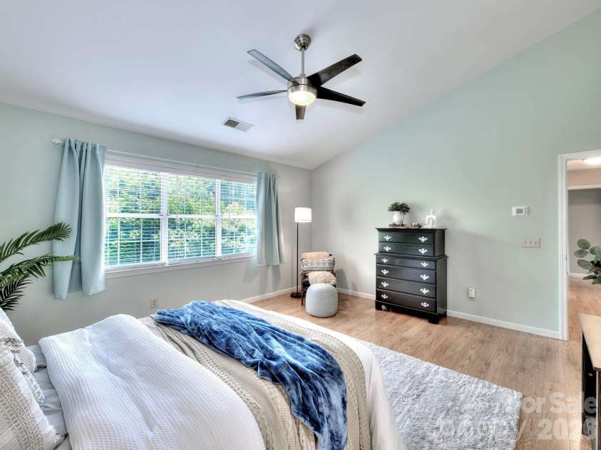 11206 Longhedge Lane, Charlotte, NC 28273.  MLS# CAR4402153, YatesRealty ID 38175. 