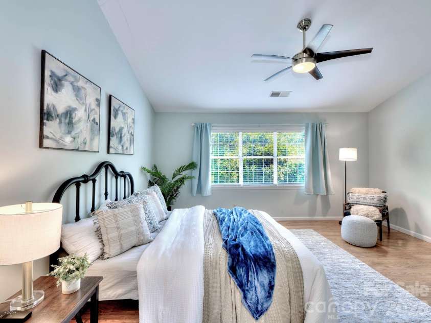 11206 Longhedge Lane, Charlotte, NC 28273.  MLS# CAR4402153, YatesRealty ID 38175. 