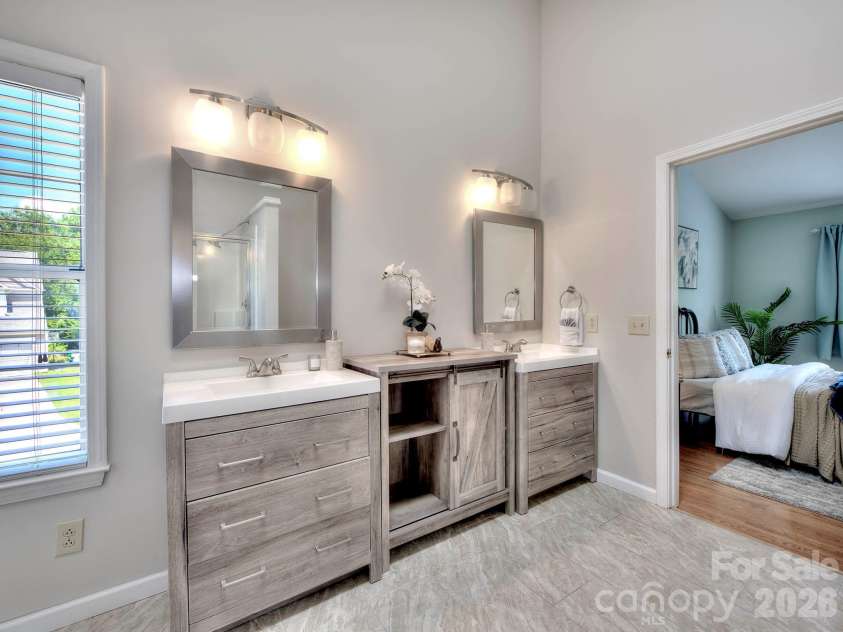 11206 Longhedge Lane, Charlotte, NC 28273.  MLS# CAR4402153, YatesRealty ID 38175. 