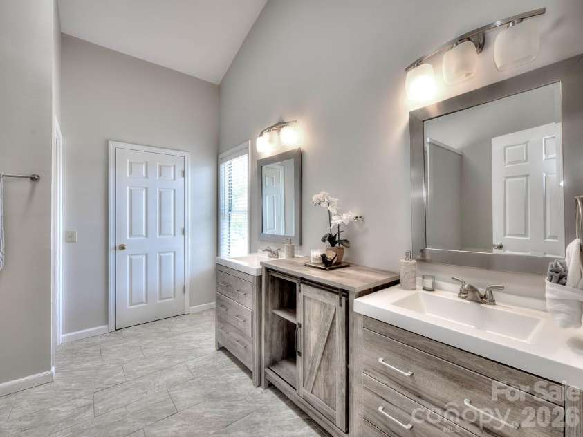 11206 Longhedge Lane, Charlotte, NC 28273.  MLS# CAR4402153, YatesRealty ID 38175. 