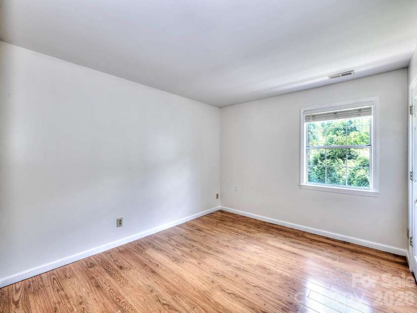 11206 Longhedge Lane, Charlotte, NC 28273.  MLS# CAR4402153, YatesRealty ID 38175. 