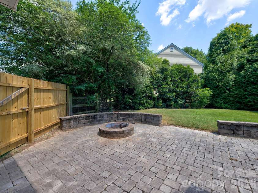 11206 Longhedge Lane, Charlotte, NC 28273.  MLS# CAR4402153, YatesRealty ID 38175. 