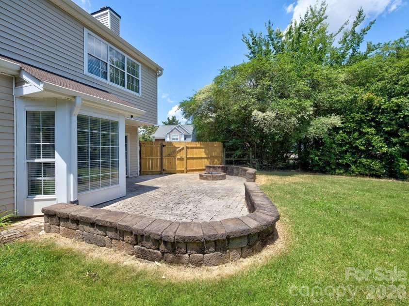 11206 Longhedge Lane, Charlotte, NC 28273.  MLS# CAR4402153, YatesRealty ID 38175. 