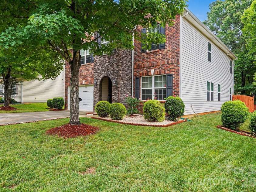 5510 Samuel Neel Road, Charlotte, NC 28278.  MLS# CAR4402149, YatesRealty ID 38176. 