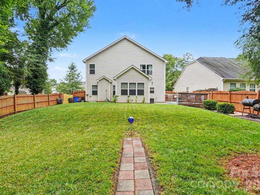 5510 Samuel Neel Road, Charlotte, NC 28278.  MLS# CAR4402149, YatesRealty ID 38176. 