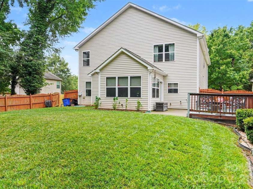 5510 Samuel Neel Road, Charlotte, NC 28278.  MLS# CAR4402149, YatesRealty ID 38176. 