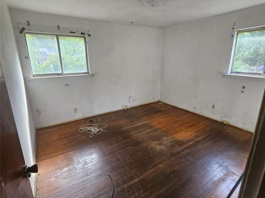 5415 Dennis Court, Charlotte, NC 28213.  MLS# CAR4400471, YatesRealty ID 38178. 
