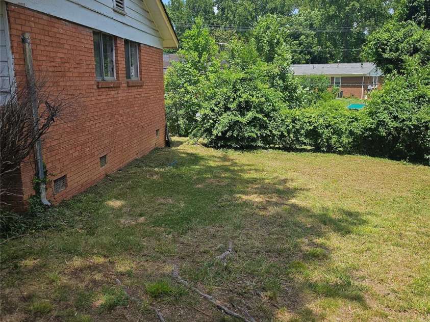 5415 Dennis Court, Charlotte, NC 28213.  MLS# CAR4400471, YatesRealty ID 38178. 
