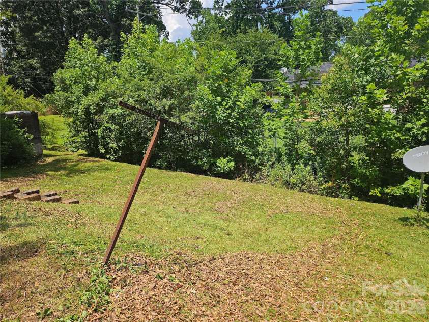 5415 Dennis Court, Charlotte, NC 28213.  MLS# CAR4400471, YatesRealty ID 38178. 