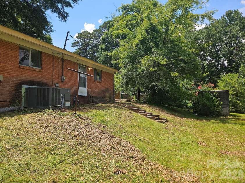5415 Dennis Court, Charlotte, NC 28213.  MLS# CAR4400471, YatesRealty ID 38178. 