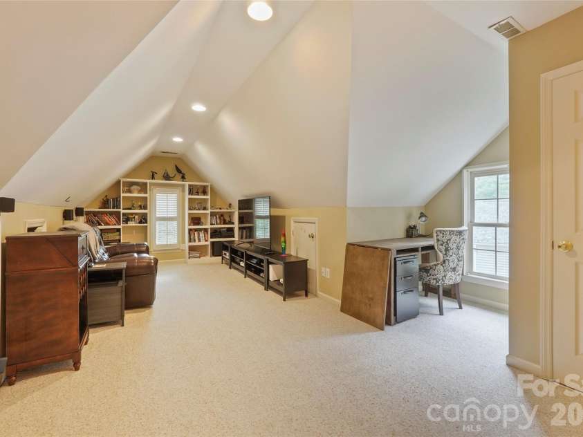 8609 Doe Path Lane, Huntersville, NC 28078.  MLS# CAR4403170, YatesRealty ID 38179. 