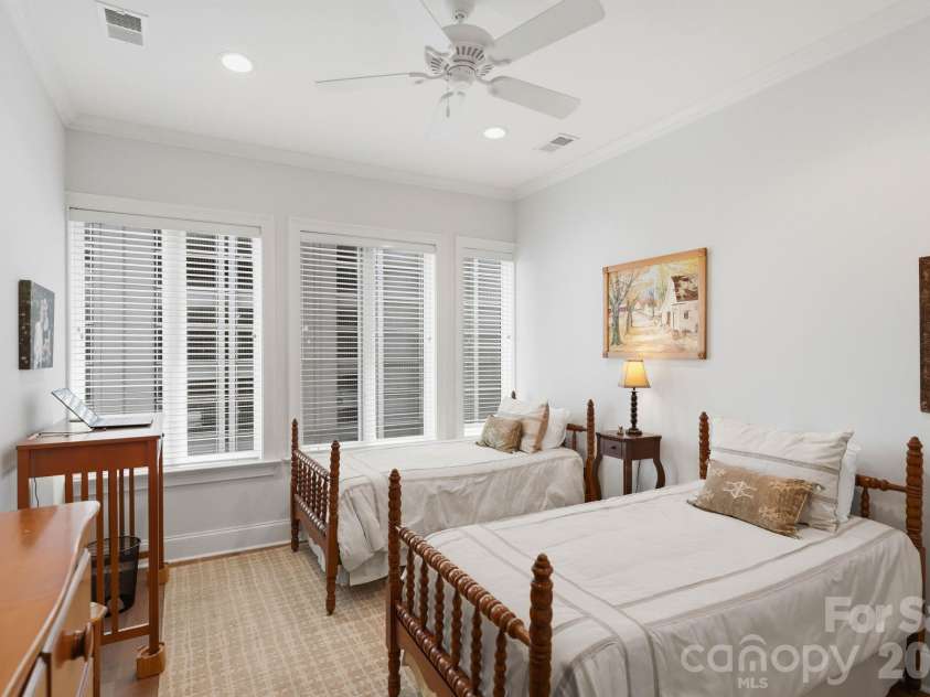 229 Church Street, Charlotte, NC 28202.  MLS# CAR4381312, YatesRealty ID 3818. Bright secondary bedroom with large windows, hardwood flooring, and flexible space ideal for guests, a home office, or additional living needs.