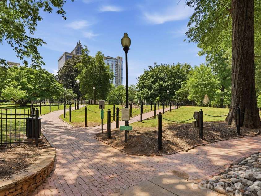 229 Church Street, Charlotte, NC 28202.  MLS# CAR4381312, YatesRealty ID 3818. Enjoy direct access to Fourth Ward Park with scenic walking paths, green space, and a peaceful retreat just outside your door.
