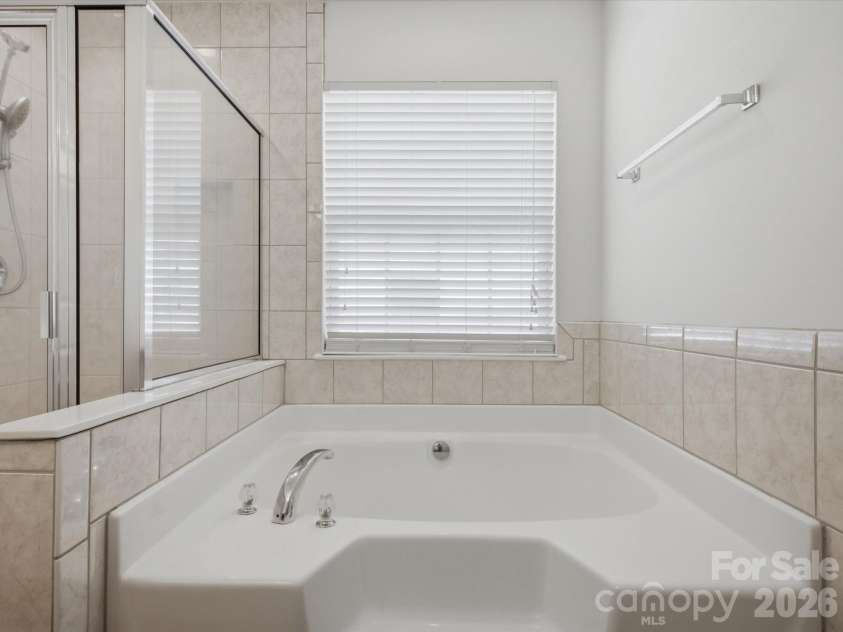 2007 Rosewater Lane, Indian Trail, NC 28079.  MLS# CAR4403255, YatesRealty ID 38180. Large Soaking Tub