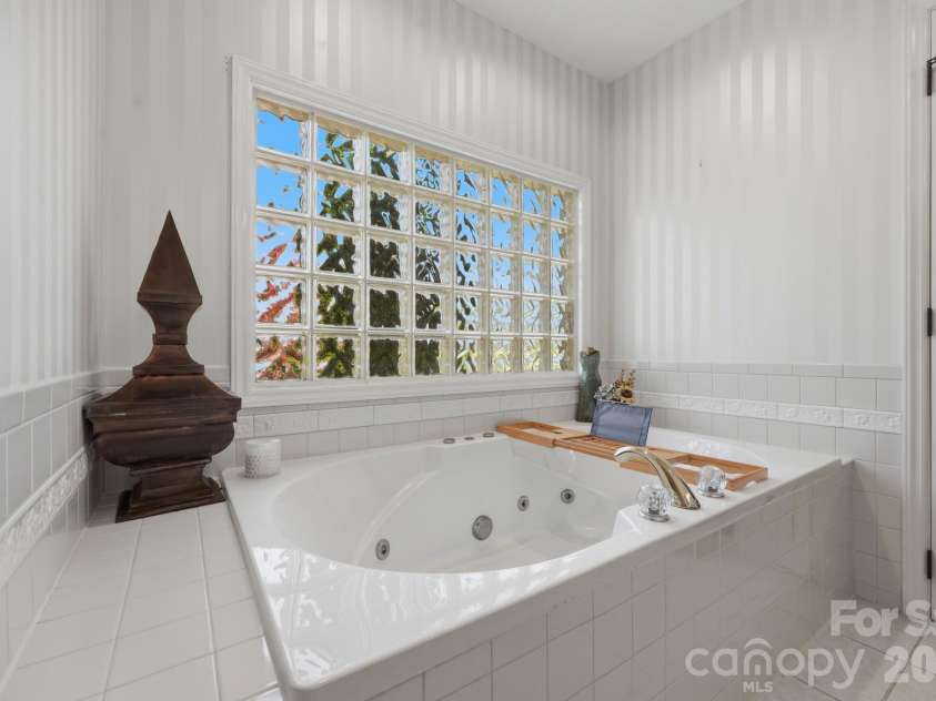 358 Olde Charter Circle, Jefferson, NC 28640.  MLS# CAR4405570, YatesRealty ID 38181. 