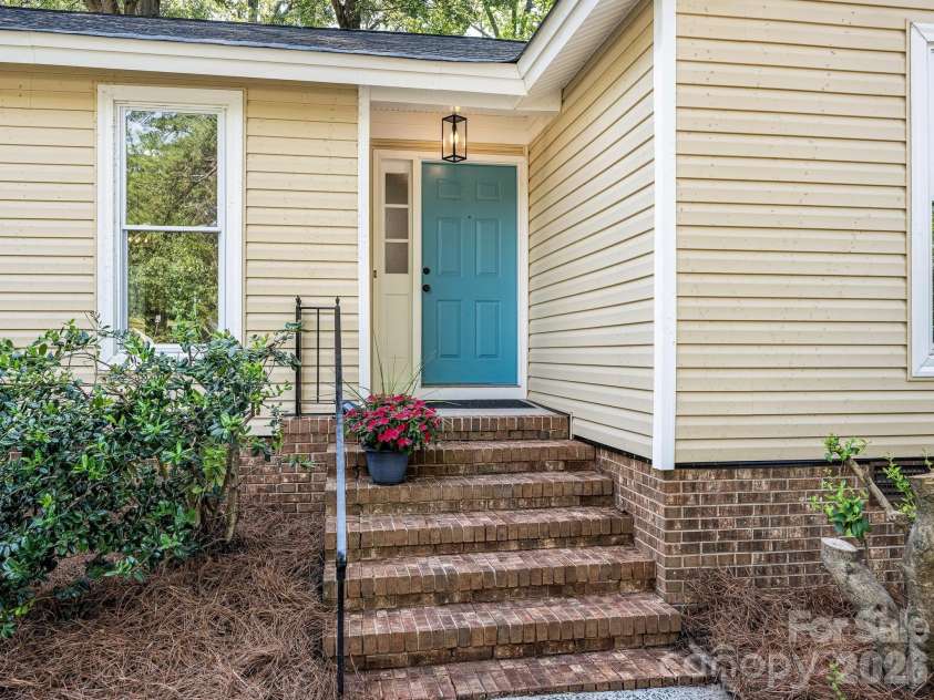 9501 Buckskin Lane, Charlotte, NC 28227.  MLS# CAR4402622, YatesRealty ID 38183. 