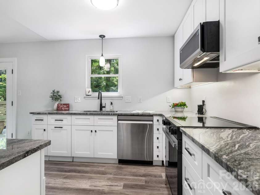 9501 Buckskin Lane, Charlotte, NC 28227.  MLS# CAR4402622, YatesRealty ID 38183. 