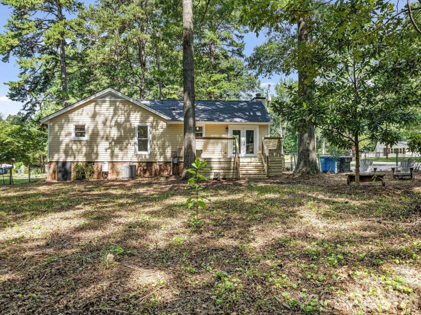 9501 Buckskin Lane, Charlotte, NC 28227.  MLS# CAR4402622, YatesRealty ID 38183. 