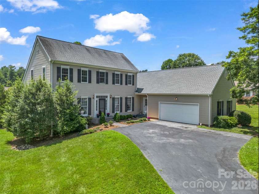 207 Sugar Hollow Road, Hendersonville, NC 28739.  MLS# CAR4404810, YatesRealty ID 38185. 