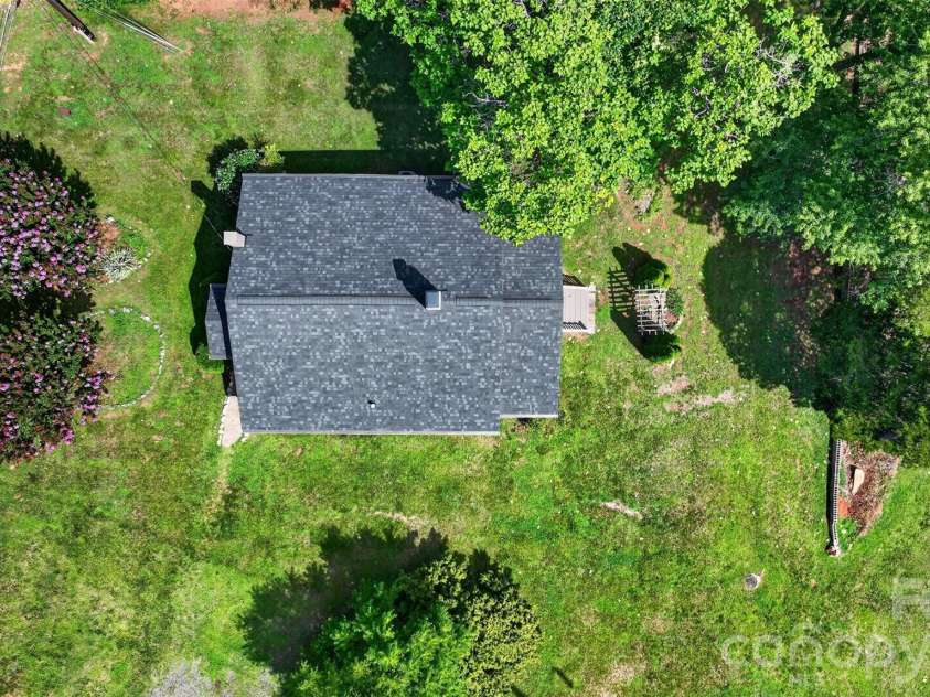 106 Lake Drive, Hickory, NC 28601.  MLS# CAR4398844, YatesRealty ID 38186. 