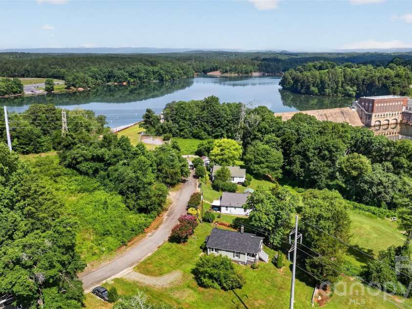 106 Lake Drive, Hickory, NC 28601.  MLS# CAR4398844, YatesRealty ID 38186. 