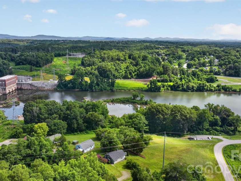 106 Lake Drive, Hickory, NC 28601.  MLS# CAR4398844, YatesRealty ID 38186. 