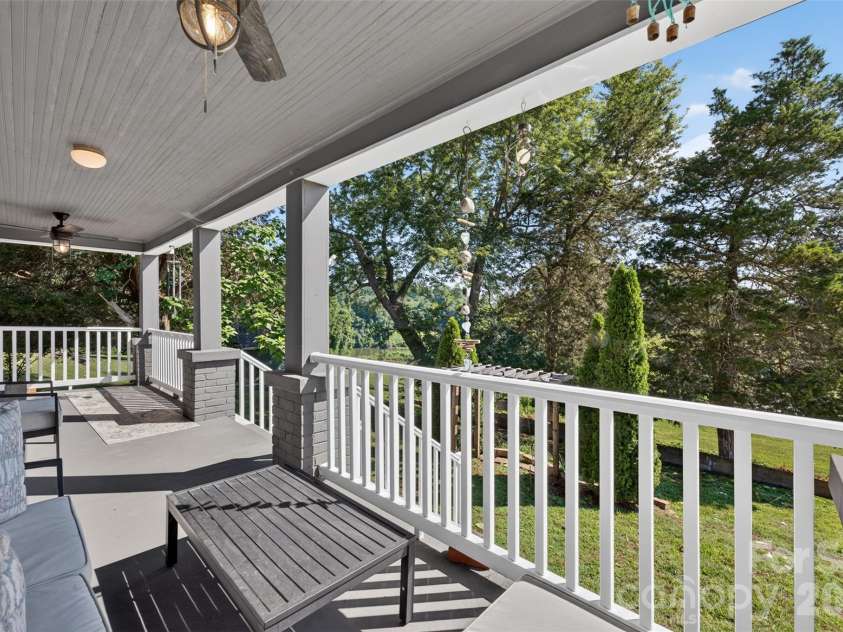 106 Lake Drive, Hickory, NC 28601.  MLS# CAR4398844, YatesRealty ID 38186. 