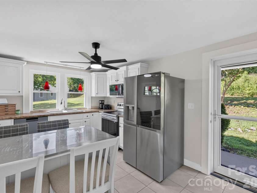 106 Lake Drive, Hickory, NC 28601.  MLS# CAR4398844, YatesRealty ID 38186. 