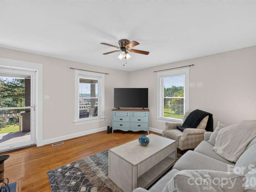 106 Lake Drive, Hickory, NC 28601.  MLS# CAR4398844, YatesRealty ID 38186. 