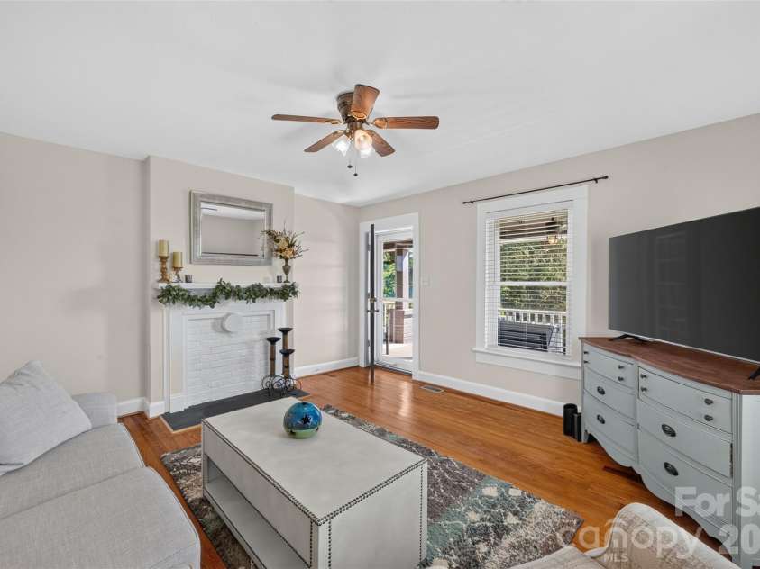 106 Lake Drive, Hickory, NC 28601.  MLS# CAR4398844, YatesRealty ID 38186. 
