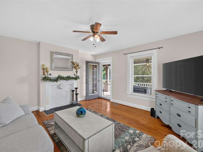 106 Lake Drive, Hickory, NC 28601.  MLS# CAR4398844, YatesRealty ID 38186. 