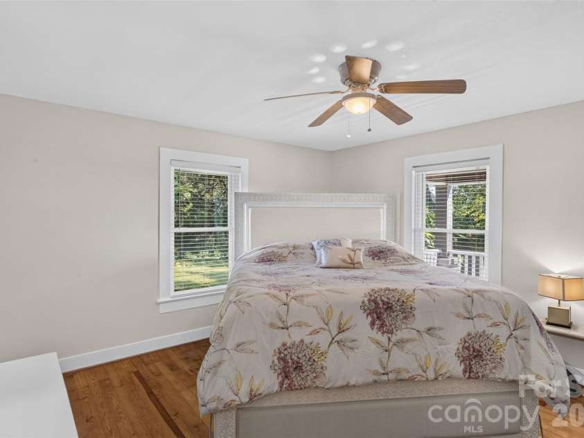 106 Lake Drive, Hickory, NC 28601.  MLS# CAR4398844, YatesRealty ID 38186. 