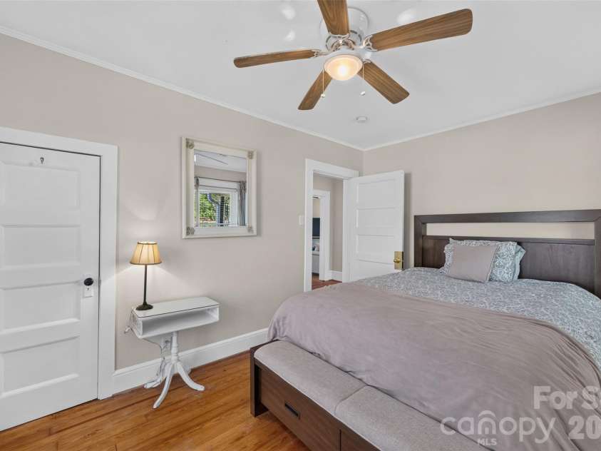 106 Lake Drive, Hickory, NC 28601.  MLS# CAR4398844, YatesRealty ID 38186. 